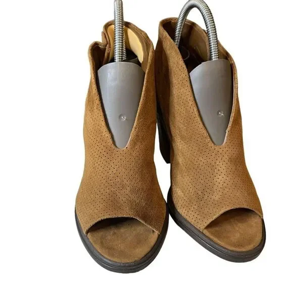 Vince Camuto Suede Front V-Cut Peep Toe Booties Kalei Pumpernickel Suede Size 6 - Picture 1 of 6